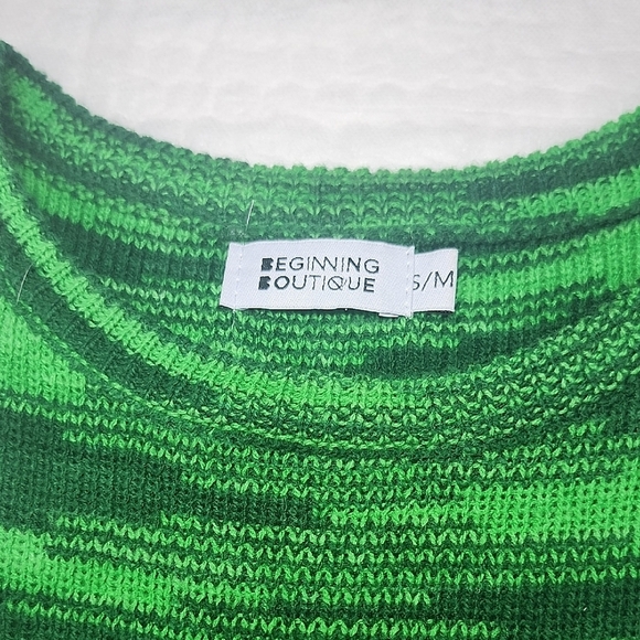 Beginning Boutique Green Patterned tops - Picture 2 of 8
